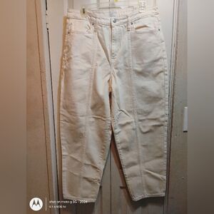 A New Day Nwt Tapered Leg Cream High-Waisted Jeans